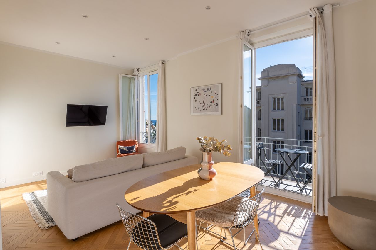 Appartement - 2 pièces - 44.8 m² - 350 000 € - À vendre