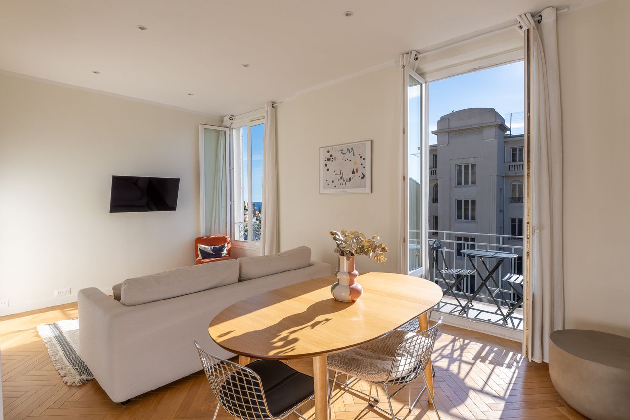 Appartement - 2 pièces - 44.8 m² - 350 000 € - À vendre