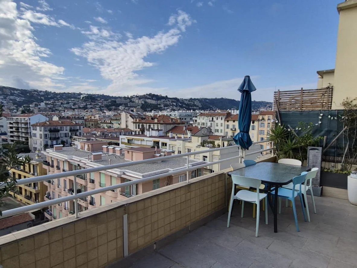 F2 en dernier étage, terrasse de 20M²