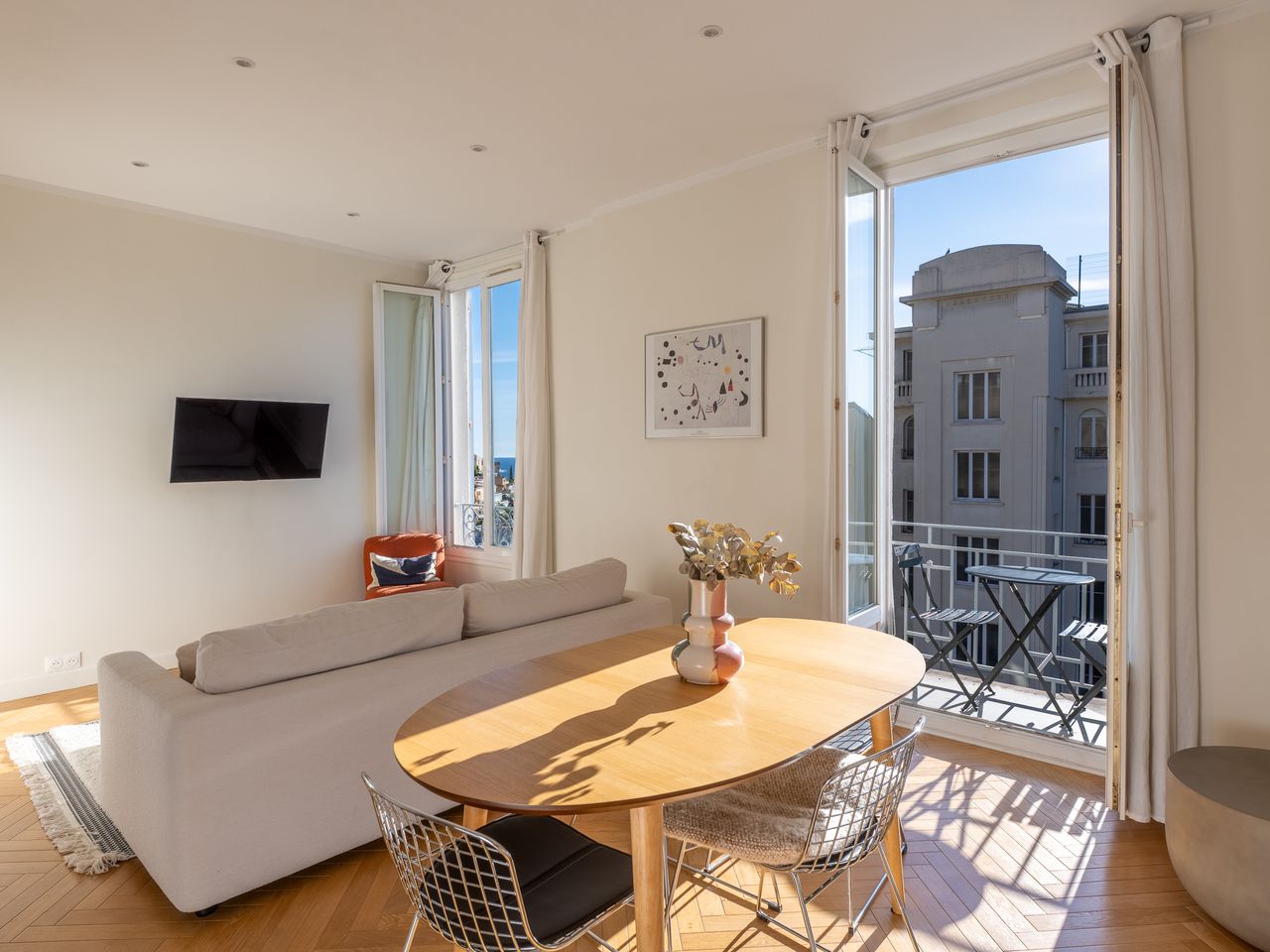 Appartement - 2 pièces - 44.8 m² - 350 000 € - À vendre