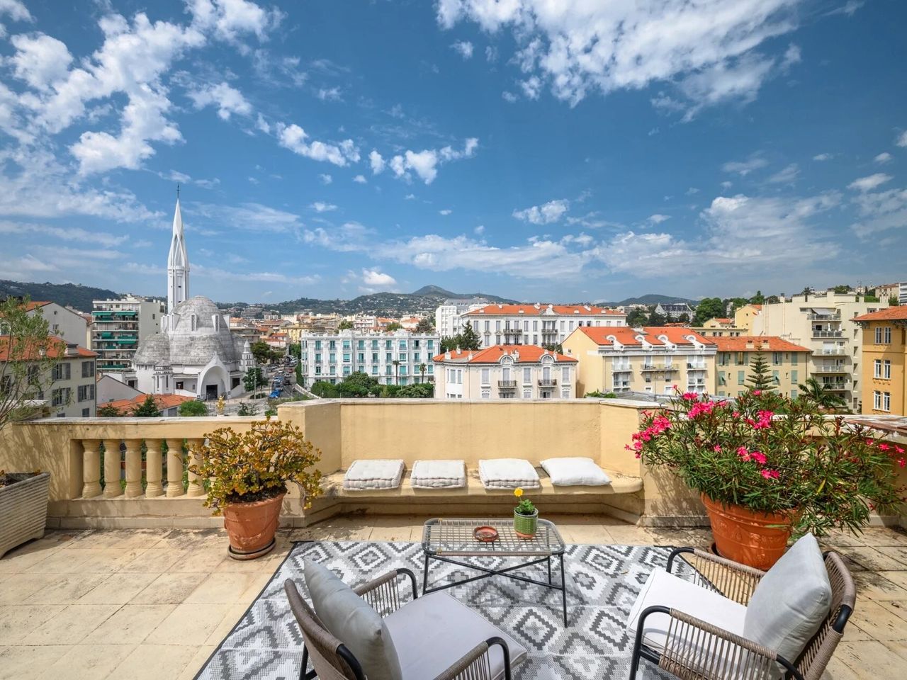 NICE - LIBERATION - Appartement Dernier Étage / Grande Terrasse