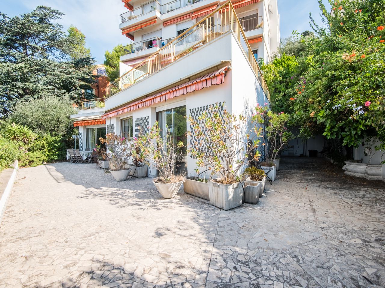 Appartement - 5 pièces - 158.03 m² - 1 700 000 € - À vendre