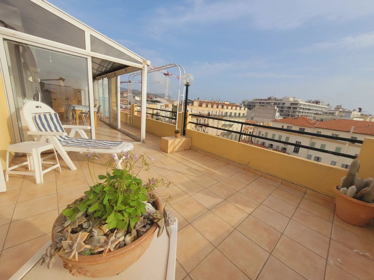 2 Pièces Dernier Etage Terrasse véranda Nice Carré D'or Piétonne