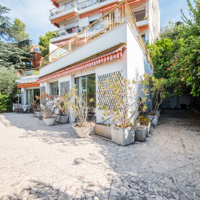 Appartement - 5 pièces - 158.03 m² - 1 590 000 € - À vendre