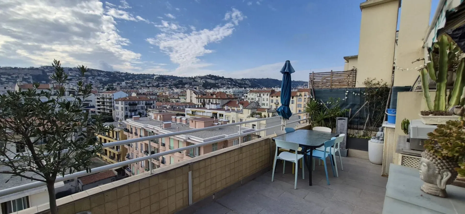 F2 en dernier étage, terrasse de 20M²